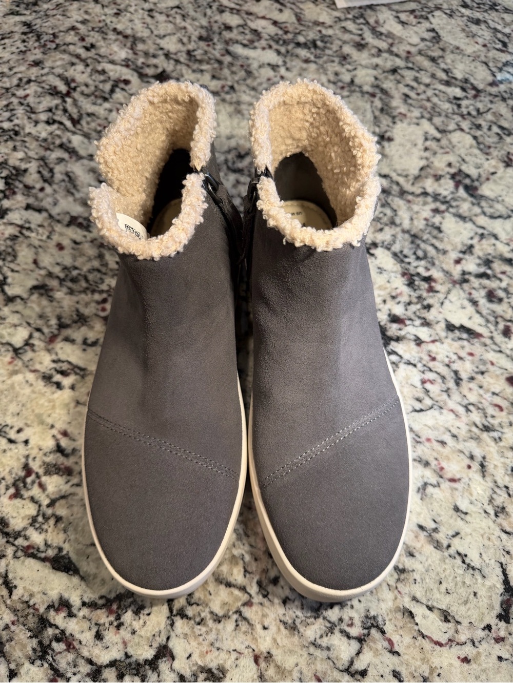TOMS Verona sneaker booties Cozy Gray Women's Sherpa-Lined Ankle Sneakers sz 8.5